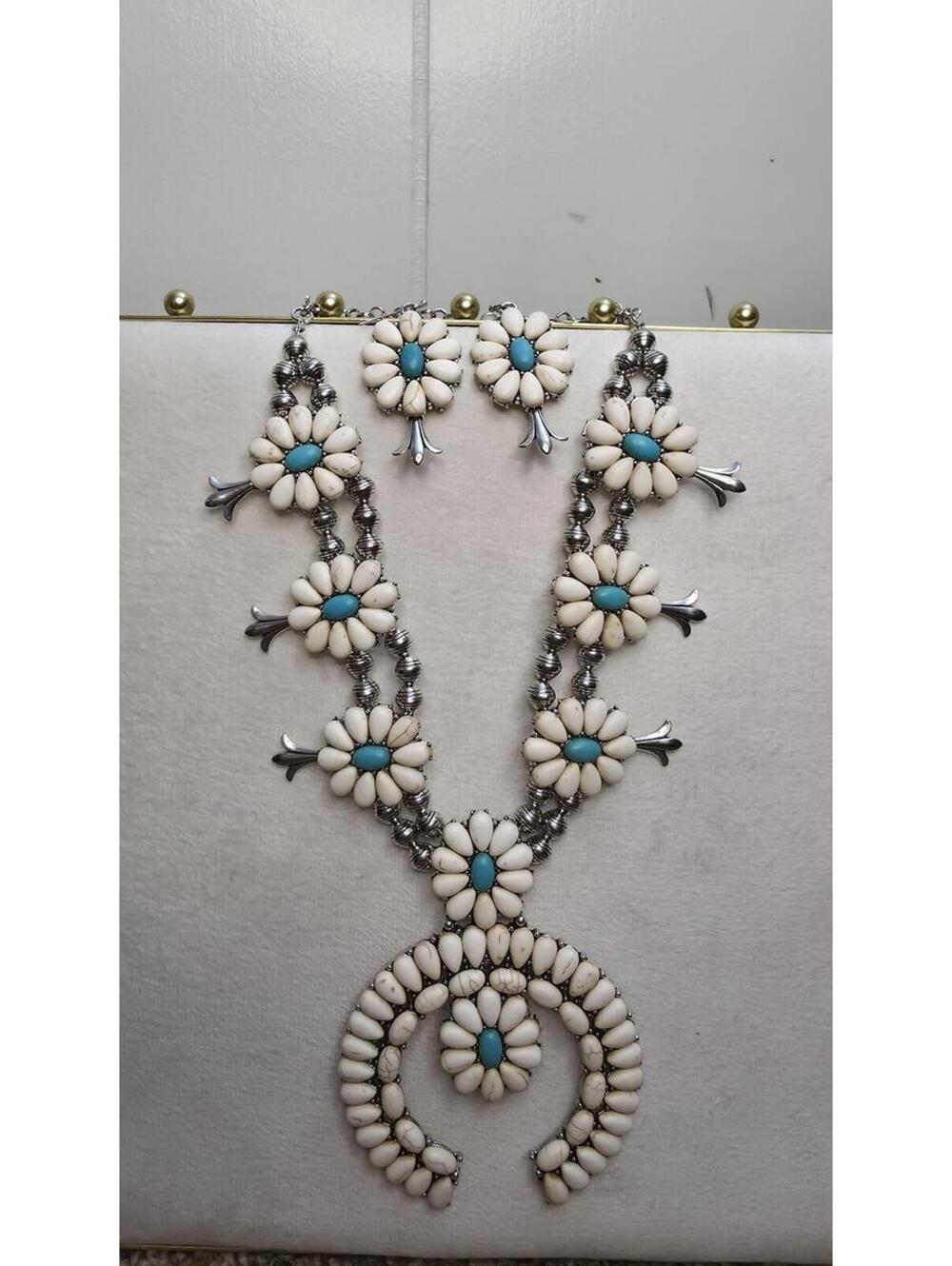 Western Daisy Turquoise Statement Necklace and Earrings Set